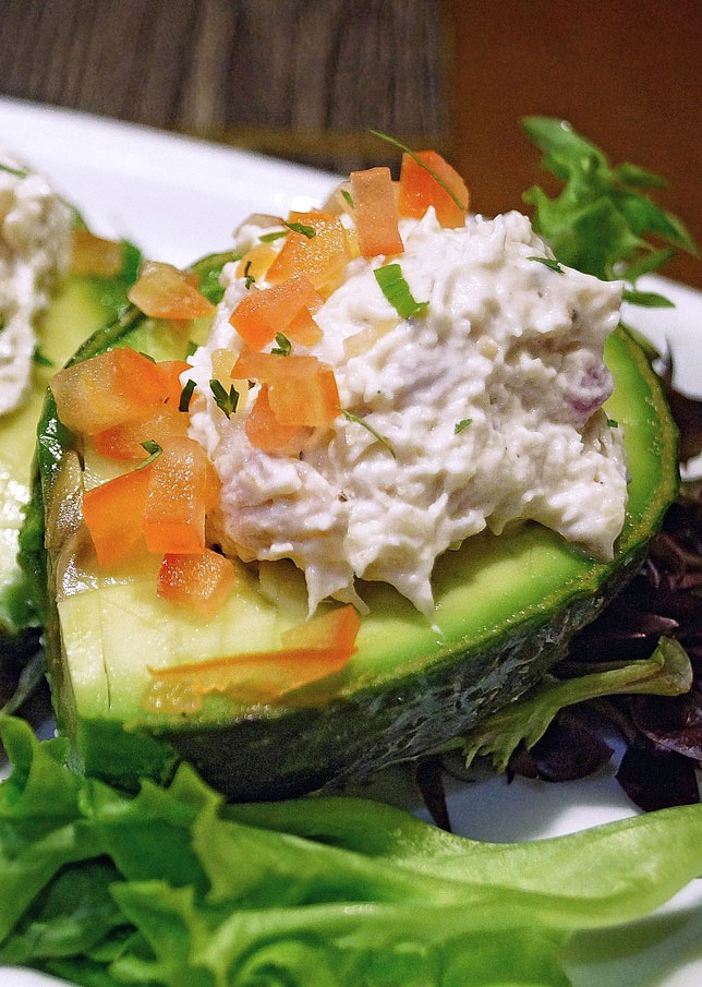 CookFiction Avocado and Crabmeat Salad